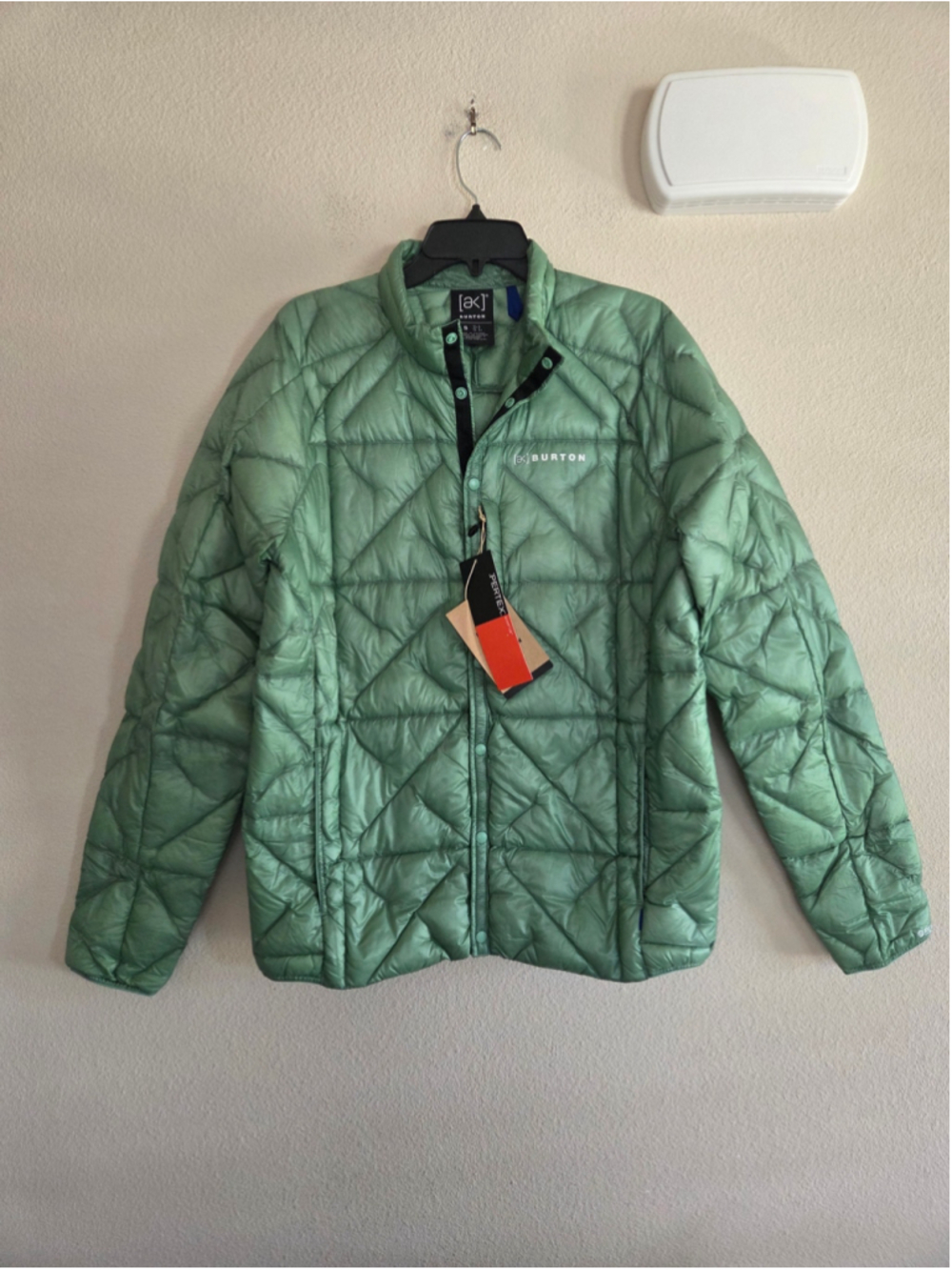 Burton Men's Green AK Baker Ultralight Down Jacket Size Small NWT Gorpcore